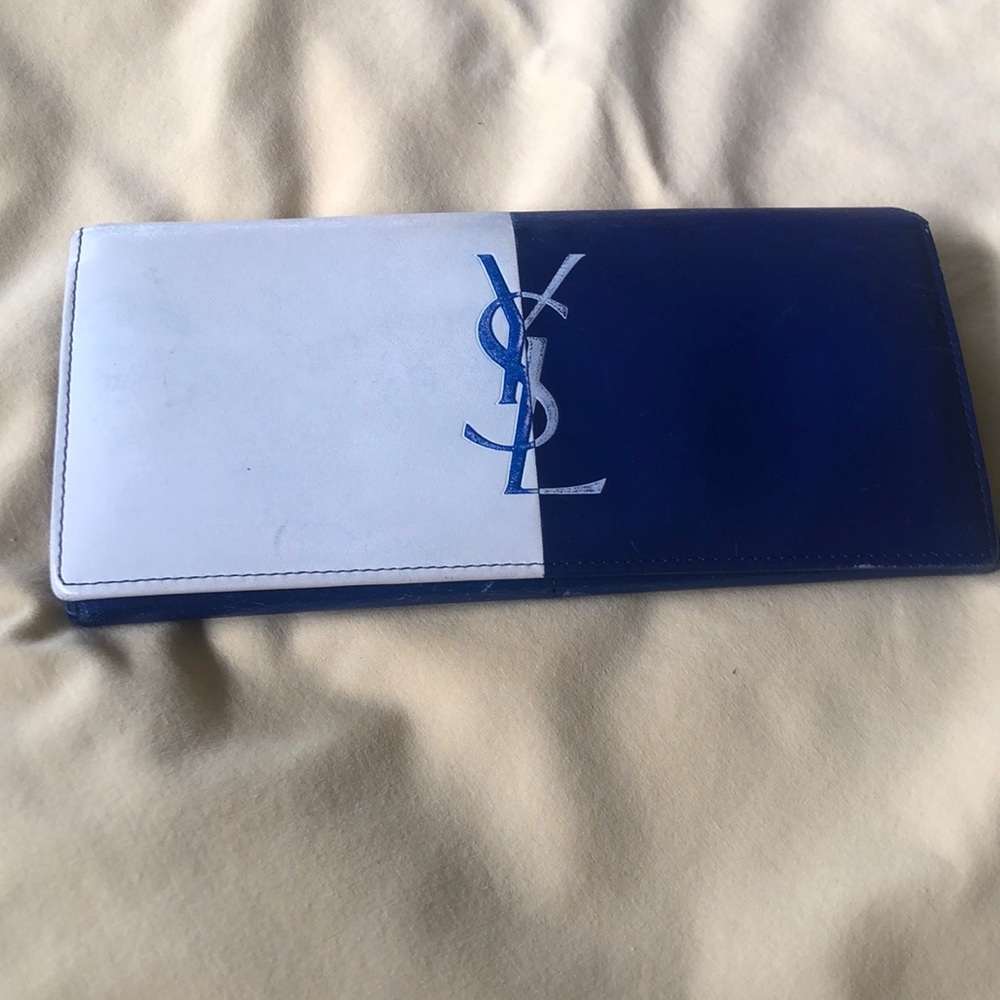 YSL leather wallet in very good condition. No dust bag.